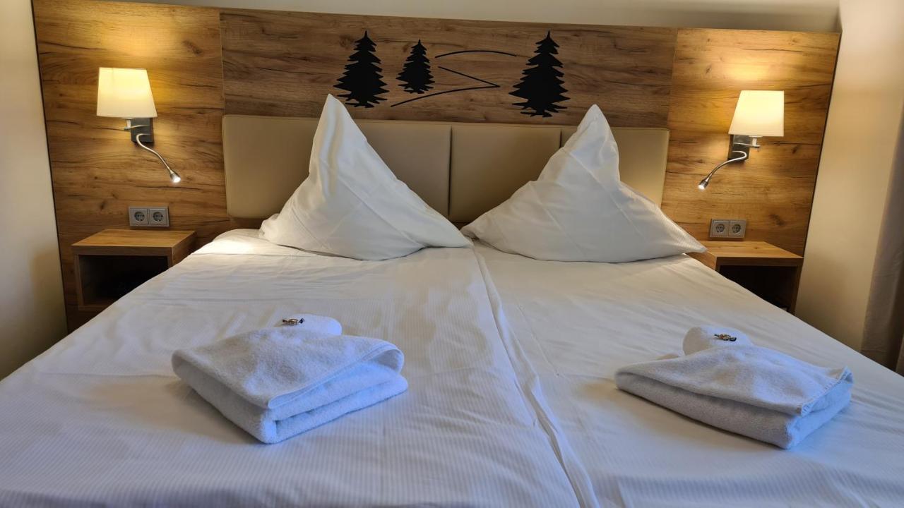 Hotel Am Wald B&B Michendorf Exteriör bild